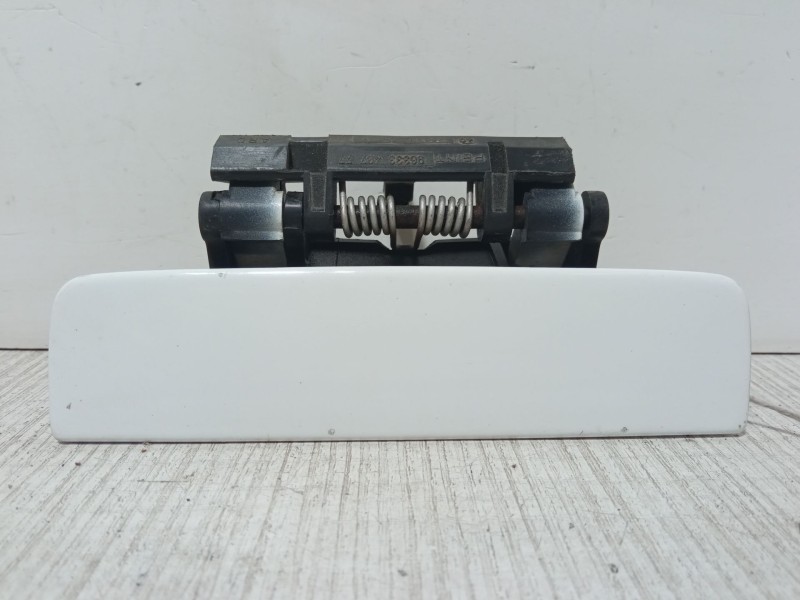 Recambio de maneta exterior puerta delantera derecha para peugeot 306 hatchback (7a, 7c, n3, n5) 1.6 referencia OEM IAM    Recambio de maneta exterior puerta delantera derecha para peugeot 306 hatchback (7a, 7c, n3, n5) 1.6 referencia OEM IAM