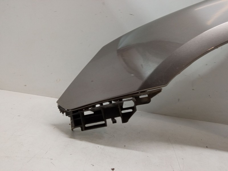 Recambio de aleta delantera izquierda para peugeot 307 sw (3h) 2.0 hdi 135 referencia OEM IAM   