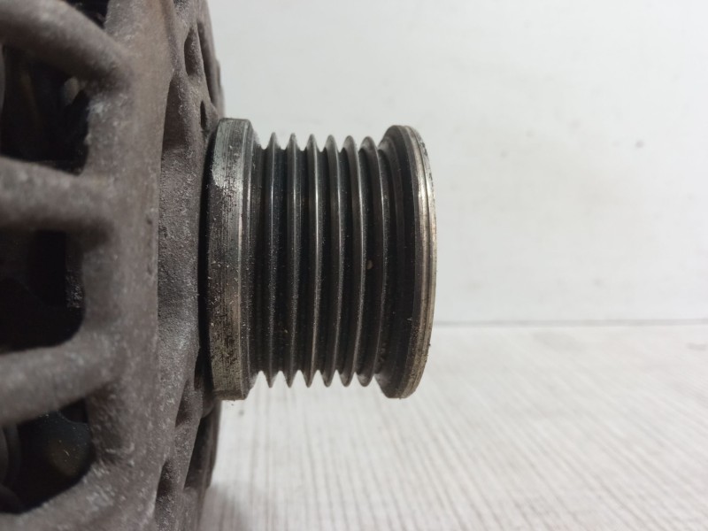 Recambio de alternador para dacia sandero ii tce 90 (b8m1, b8ma) referencia OEM IAM 231005079R  