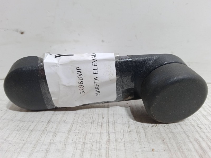Recambio de maneta elevalunas puerta trasera derecha para opel corsa c (x01) 1.4 (f08, f68) referencia OEM IAM   