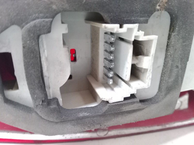 Recambio de piloto trasero derecho para renault clio ii (bb_, cb_) 1.4 16v (b/cb0p, bb13) referencia OEM IAM   