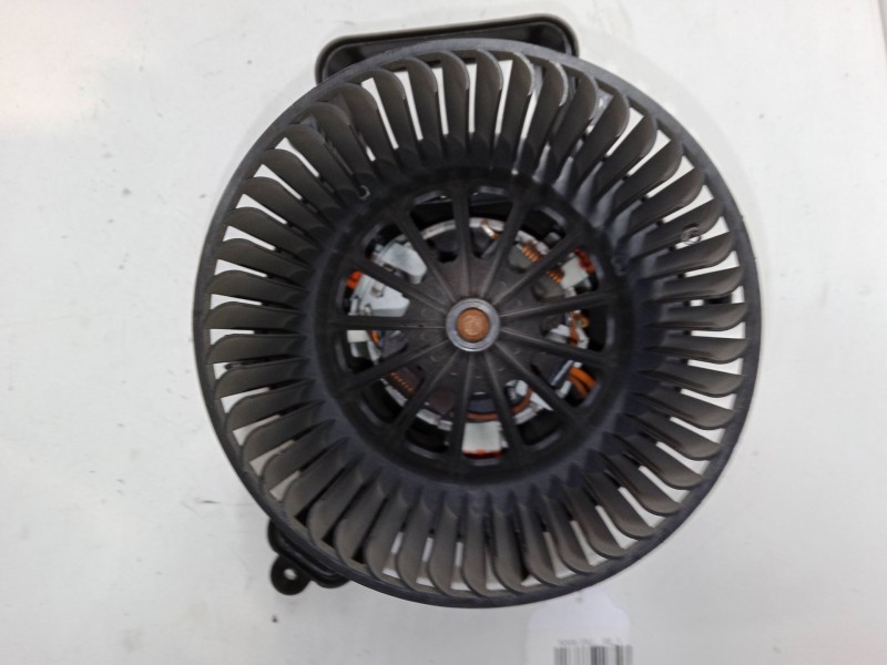 Recambio de motor calefaccion para peugeot 5008 (0u_, 0e_) 1.6 hdi referencia OEM IAM T3953001  
