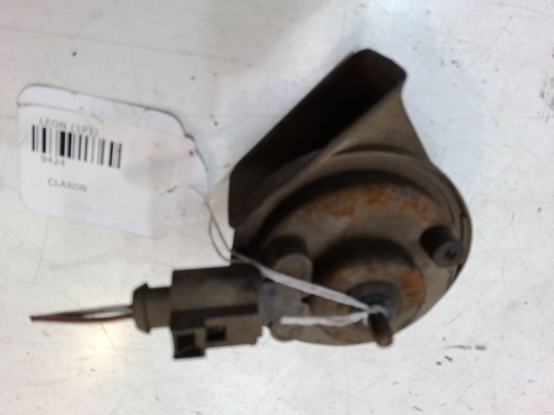 Recambio de claxon para seat leon (1p1) 1.9 tdi referencia OEM IAM    Recambio de claxon para seat leon (1p1) 1.9 tdi referencia OEM IAM