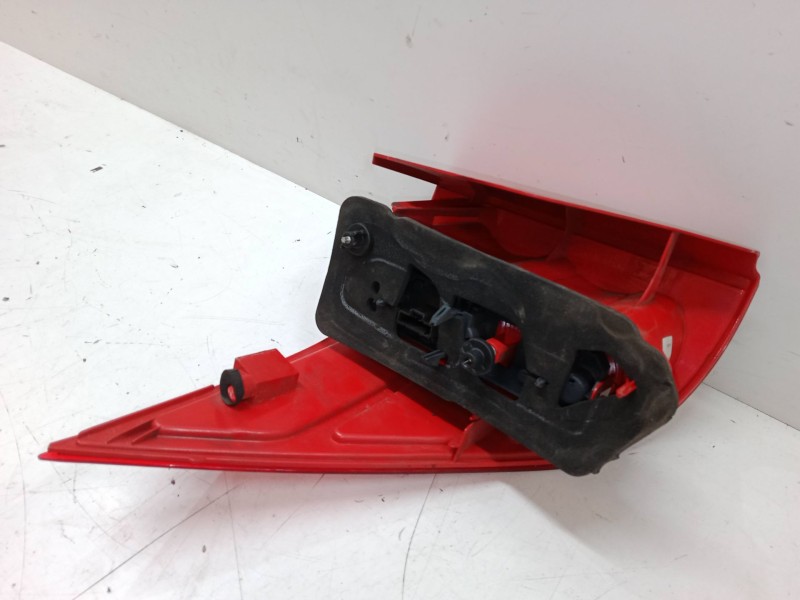 Recambio de piloto trasero derecho para peugeot 1007 (km_) 1.6 hdi referencia OEM IAM   