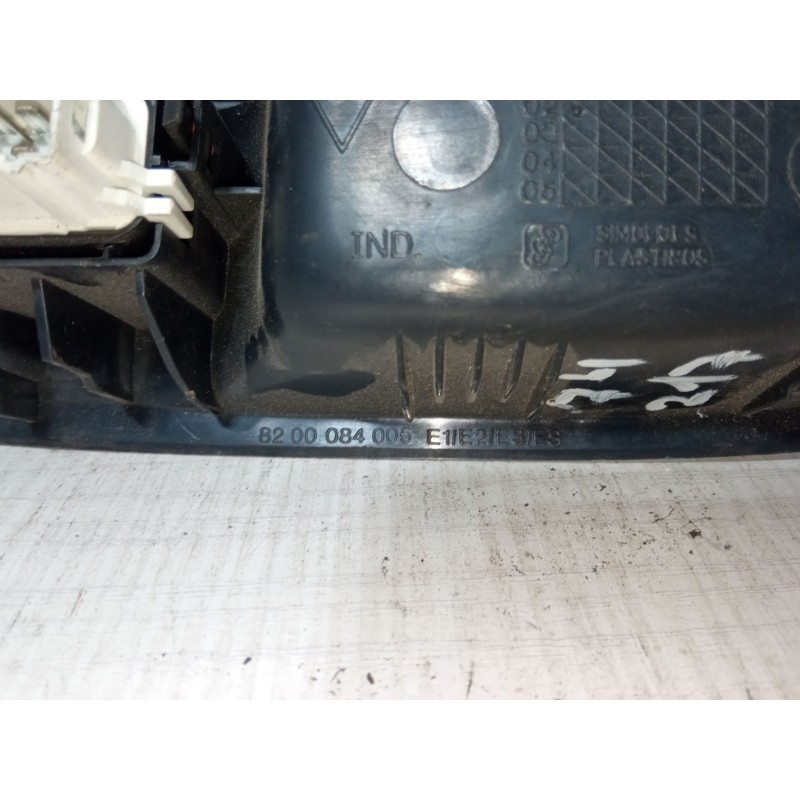 Recambio de mando elevalunas delantero derecho para kia carens iii monospace (un) 2.0 crdi 115 referencia OEM IAM   