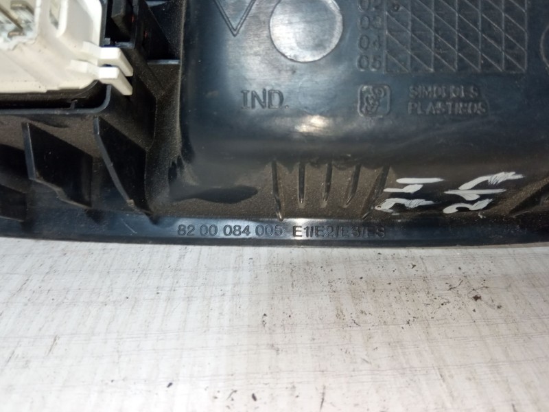 Recambio de mando elevalunas delantero derecho para kia carens iii monospace (un) 2.0 crdi 115 referencia OEM IAM   