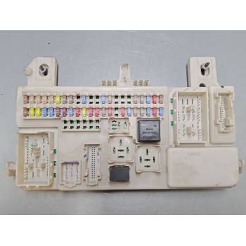 CAJA RELES / FUSIBLES 
