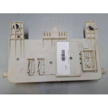 CAJA RELES / FUSIBLES 