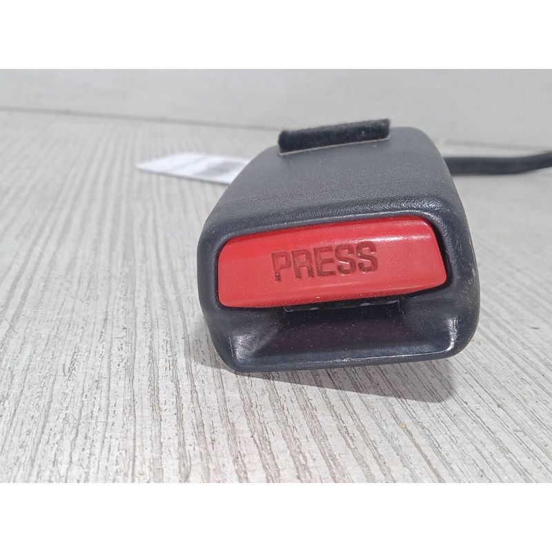 Recambio de anclaje cinturon delantero izquierdo para toyota corolla (_e12_) 1.6 vvt-i (zze121_) referencia OEM IAM   