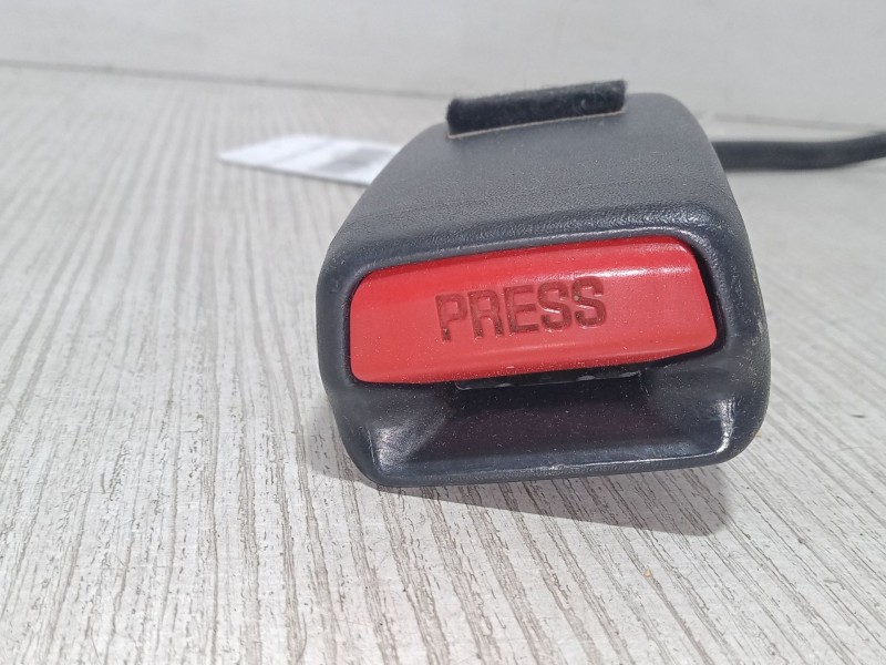 Recambio de anclaje cinturon delantero izquierdo para toyota corolla (_e12_) 1.6 vvt-i (zze121_) referencia OEM IAM   