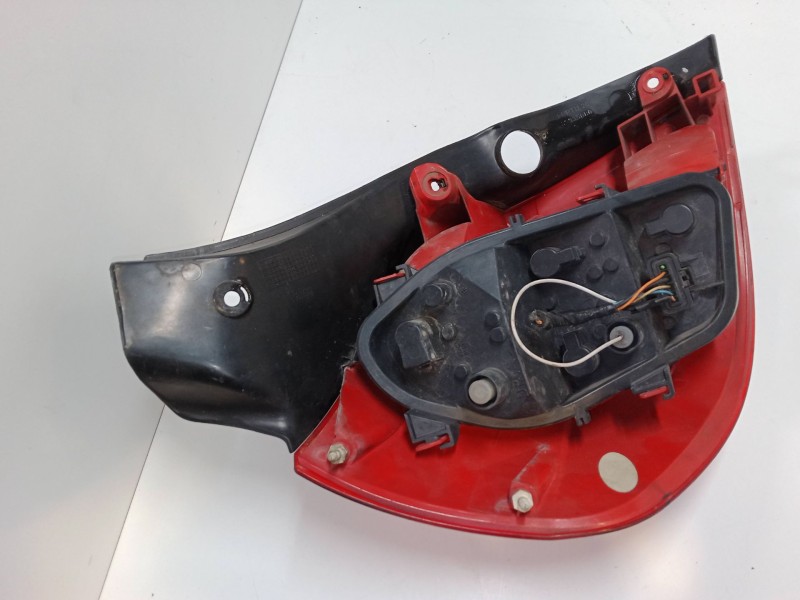 Recambio de piloto trasero derecho para renault clio iii (br0/1, cr0/1) 1.5 dci (br17, cr17) referencia OEM IAM   