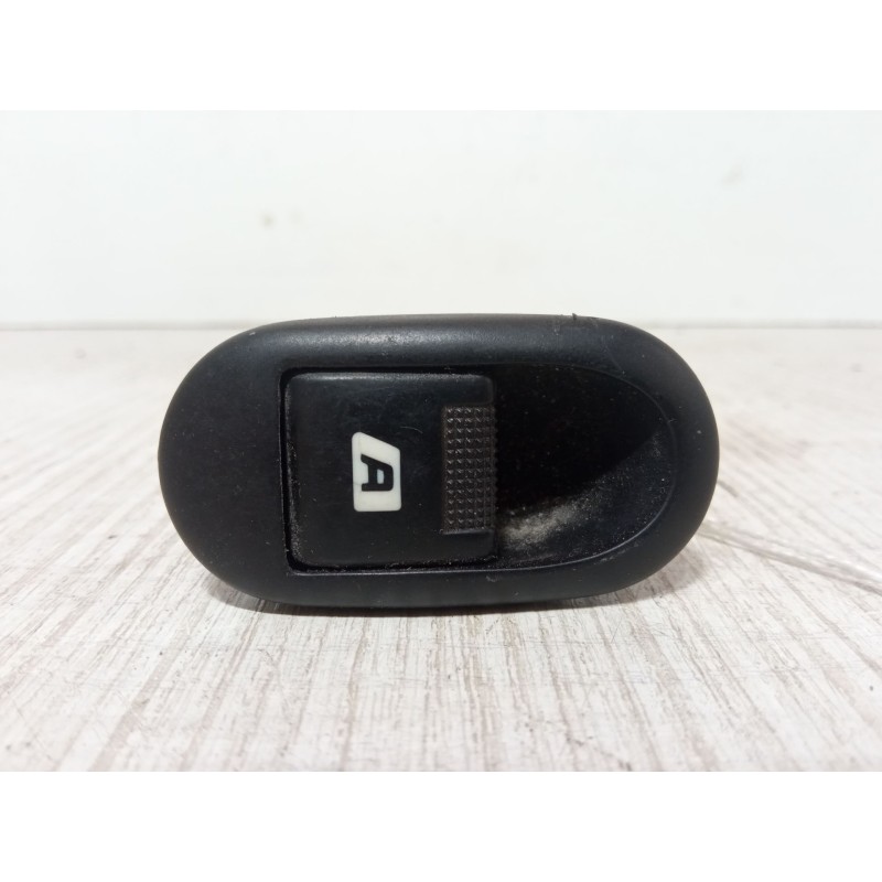 Recambio de mando elevalunas trasero izquierdo para citroën c3 i (fc_, fn_) 1.4 hdi referencia OEM IAM   