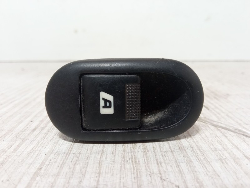 Recambio de mando elevalunas trasero izquierdo para citroën c3 i (fc_, fn_) 1.4 hdi referencia OEM IAM   