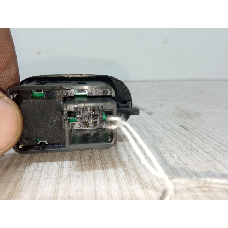 Recambio de mando elevalunas trasero izquierdo para citroën c3 i (fc_, fn_) 1.4 hdi referencia OEM IAM   