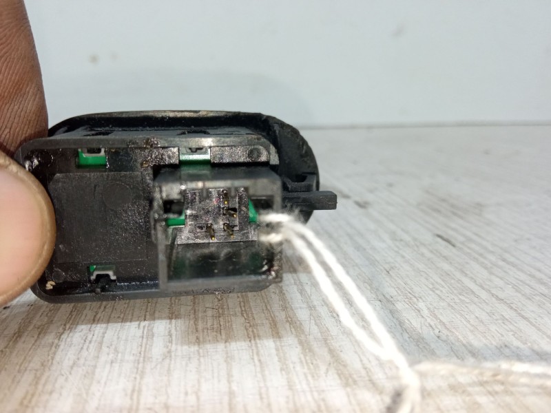 Recambio de mando elevalunas trasero izquierdo para citroën c3 i (fc_, fn_) 1.4 hdi referencia OEM IAM   