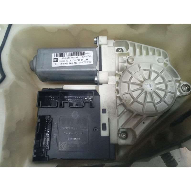 Recambio de elevalunas electrico delantero izquierdo para seat altea xl (5p5, 5p8) 1.6 tdi referencia OEM IAM 5P0837401AF3C09597