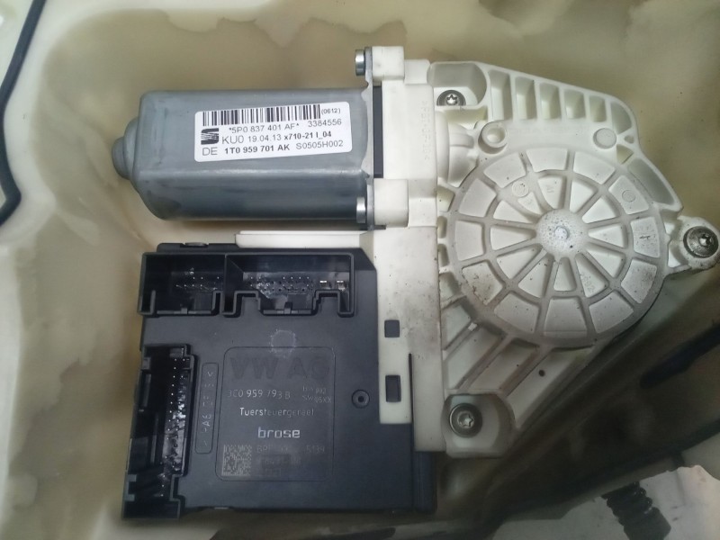 Recambio de elevalunas electrico delantero izquierdo para seat altea xl (5p5, 5p8) 1.6 tdi referencia OEM IAM 5P0837401AF3C09597