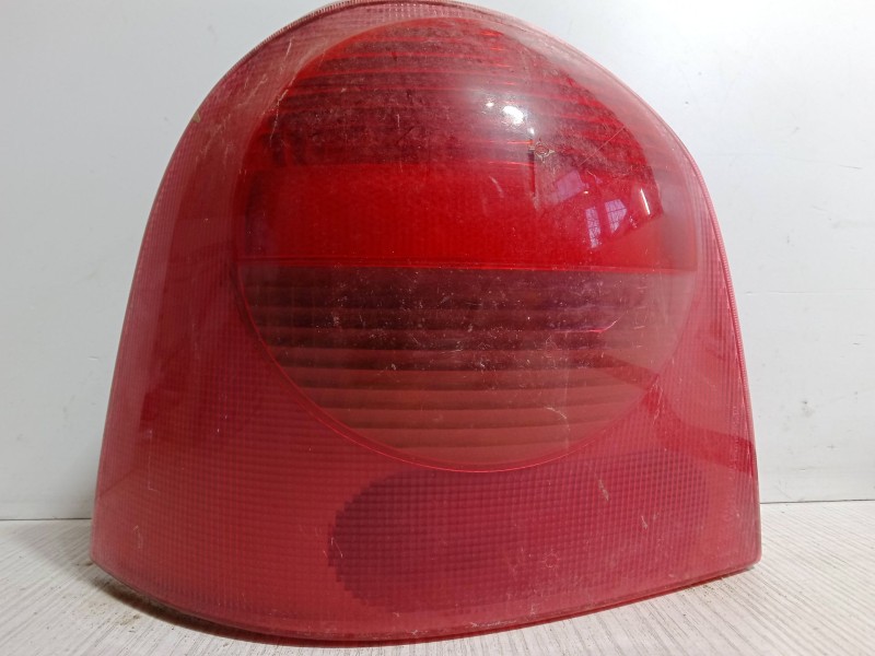 Recambio de piloto trasero derecho para renault twingo ii (cn0_) 1.2 turbo (cn0c, cn0f) referencia OEM IAM   