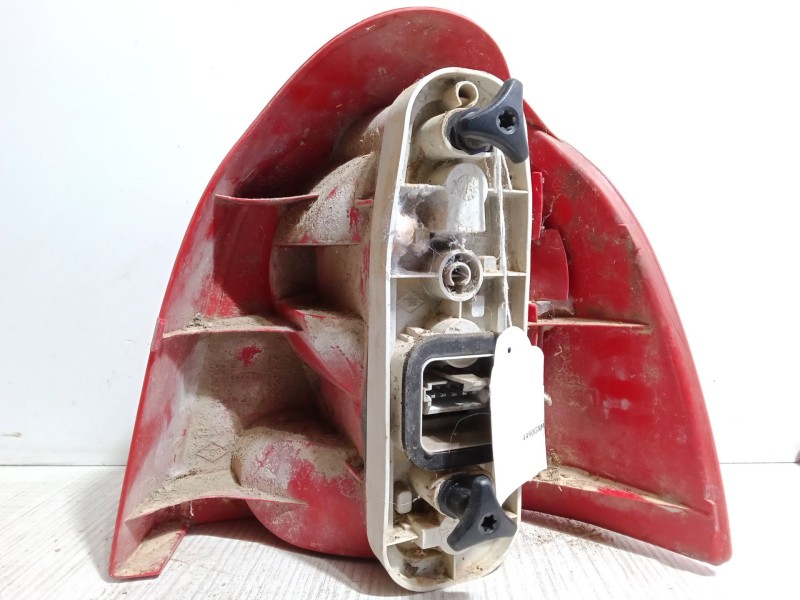 Recambio de piloto trasero derecho para renault twingo ii (cn0_) 1.2 turbo (cn0c, cn0f) referencia OEM IAM   