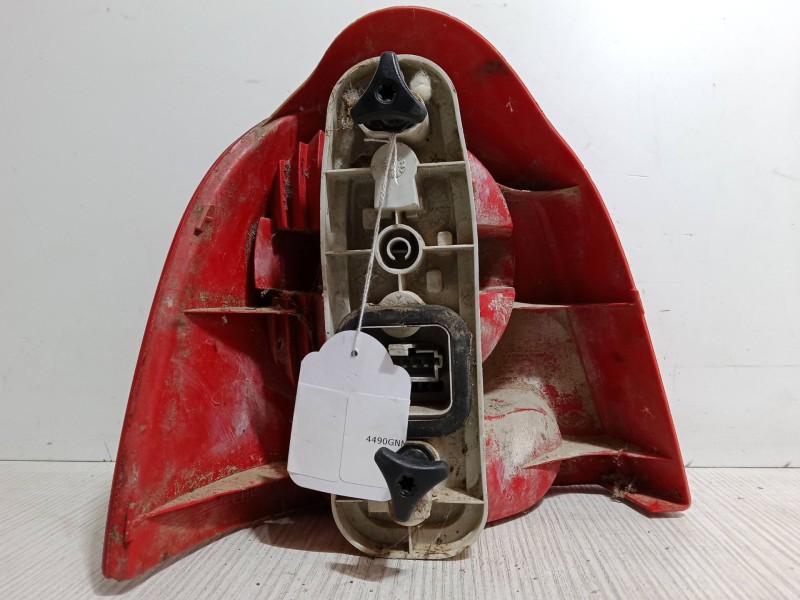 Recambio de piloto trasero izquierdo para renault twingo ii (cn0_) 1.2 turbo (cn0c, cn0f) referencia OEM IAM   