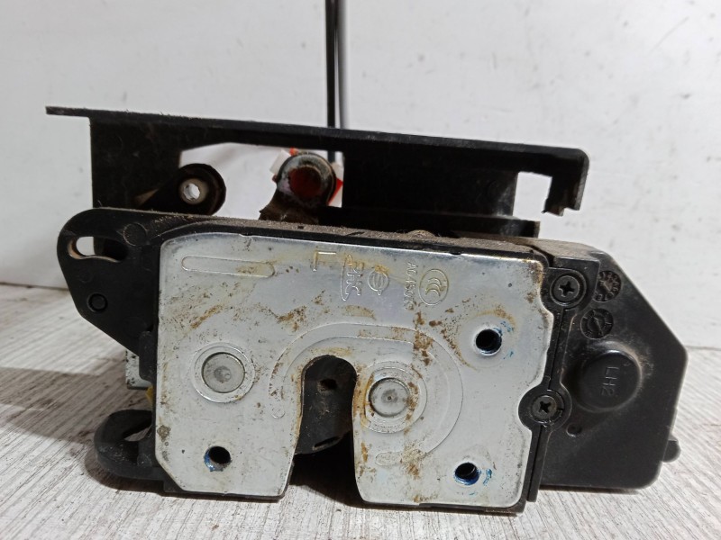 Recambio de cerradura puerta delantera izquierda para ssangyong rodius i 2.7 xdi referencia OEM IAM   