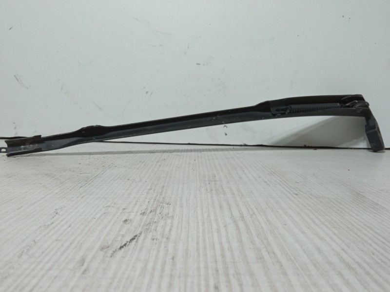 Recambio de brazo limpia delantero derecho para seat leon (1p1) 1.6 tdi referencia OEM IAM   