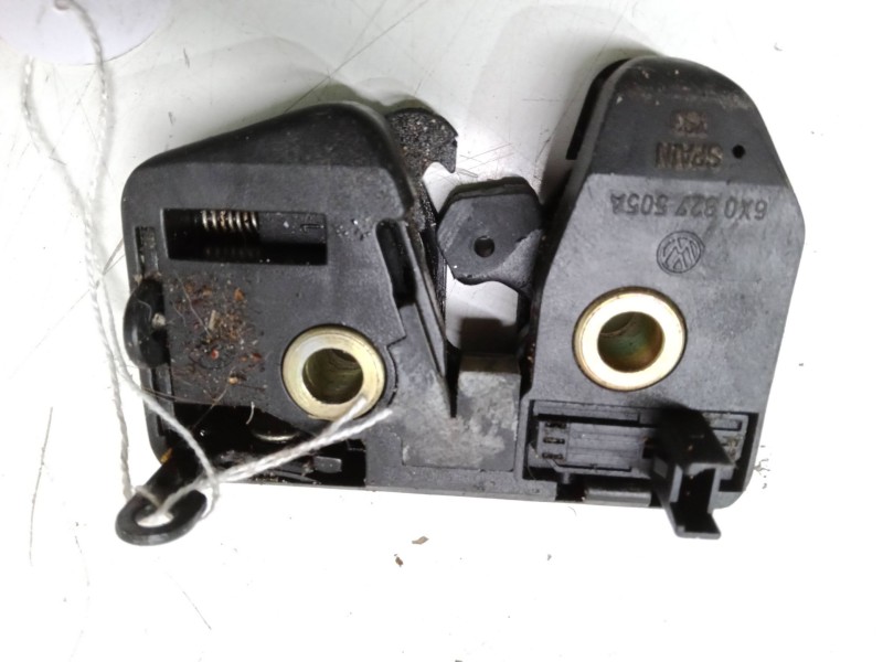 Recambio de cerradura maletero / porton para volkswagen polo (6n2) 1.4 16v referencia OEM IAM   