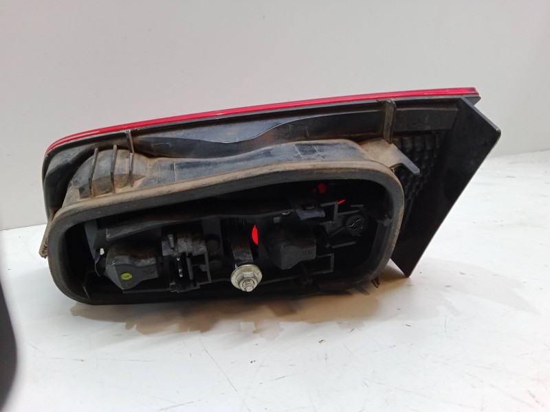 Recambio de piloto trasero porton izquierdo para renault laguna ii (bg0/1_) 1.9 dci (bg1a, bg1v) referencia OEM IAM   