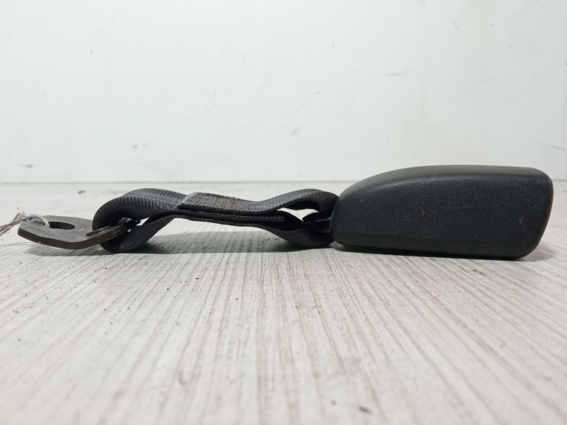 Recambio de anclaje cinturon trasero izquierdo para suzuki swift iii (mz, ez) 1.3 ddis (rs 413d) referencia OEM IAM   