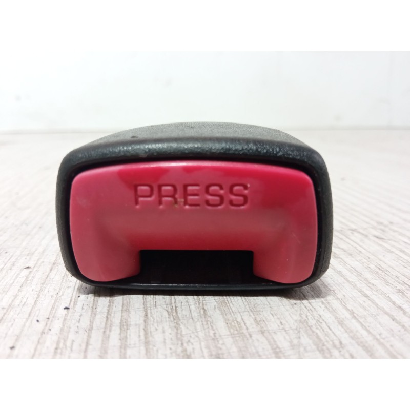 Recambio de anclaje cinturon trasero izquierdo para suzuki swift iii (mz, ez) 1.3 ddis (rs 413d) referencia OEM IAM   