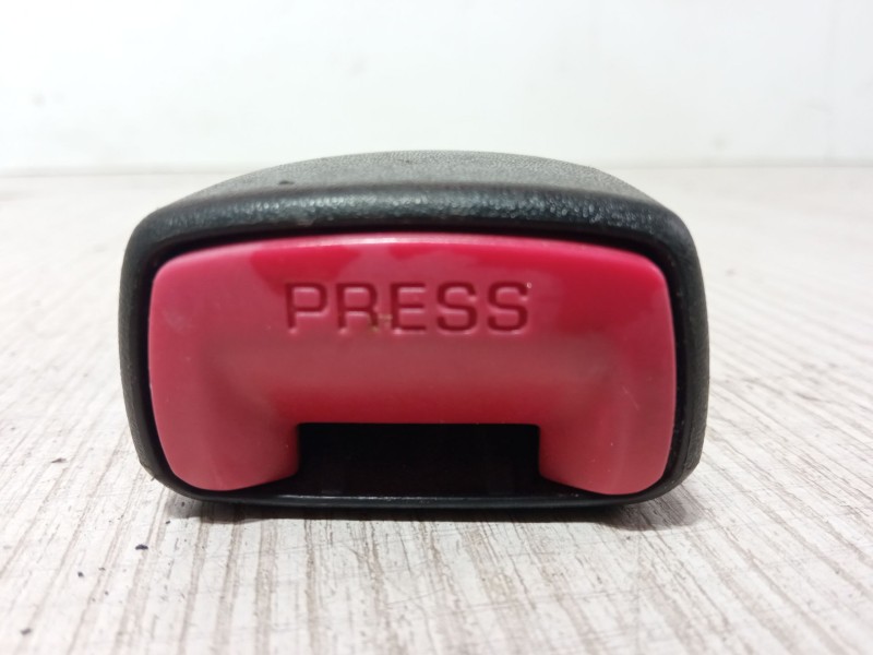 Recambio de anclaje cinturon trasero izquierdo para suzuki swift iii (mz, ez) 1.3 ddis (rs 413d) referencia OEM IAM   