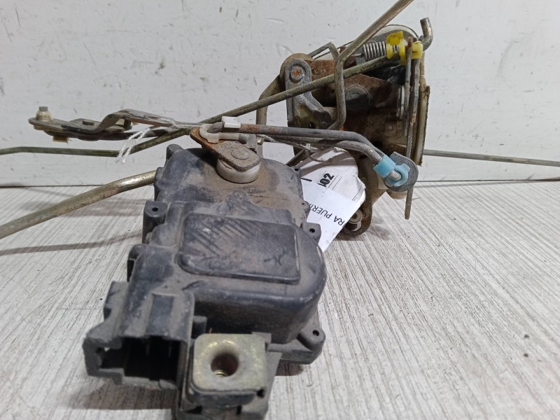 Recambio de cerradura puerta delantera derecha para hyundai lantra ii station wagon (j-2) 1.9 d referencia OEM IAM   