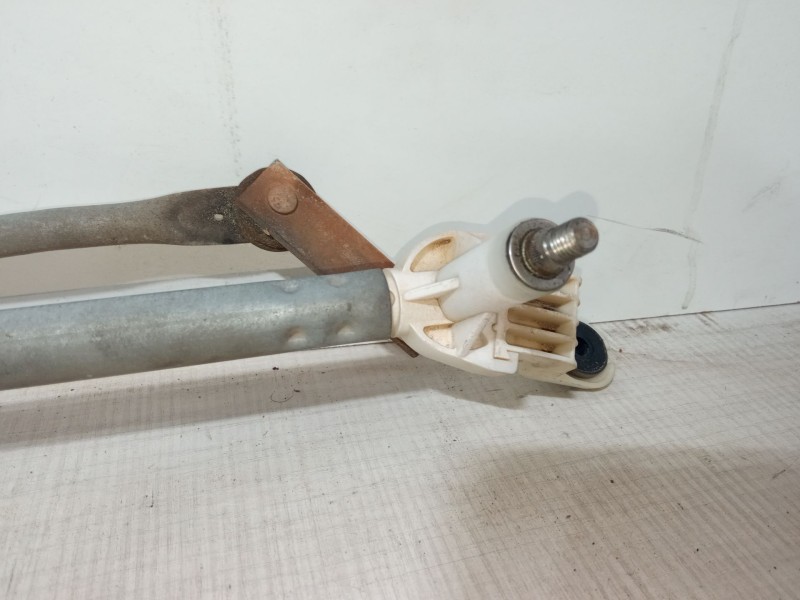 Recambio de motor limpia delantero para suzuki swift iii (mz, ez) 1.3 ddis (rs 413d) referencia OEM IAM   