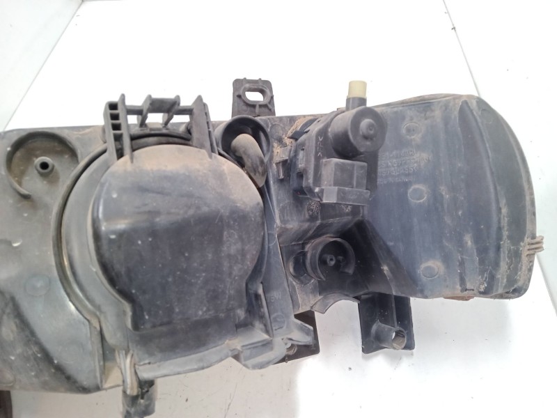 Recambio de faro derecho para renault master ii autobús (jd) 2.2 dci 90 referencia OEM IAM   