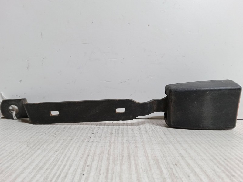 Recambio de anclaje cinturon delantero izquierdo para skoda fabia i (6y2) 1.4 16v referencia OEM IAM 6Y0858471K.1C270700  