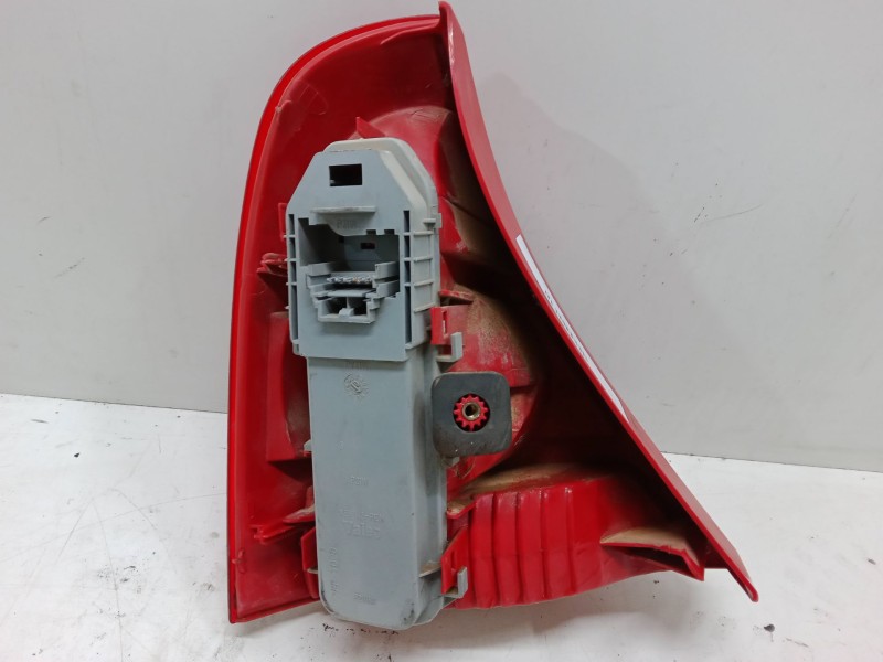 Recambio de piloto trasero derecho para renault clio ii (bb_, cb_) 1.2 16v (bb05, bb0w, bb11, bb27, bb2t, bb2u, bb2v, cb05,... r