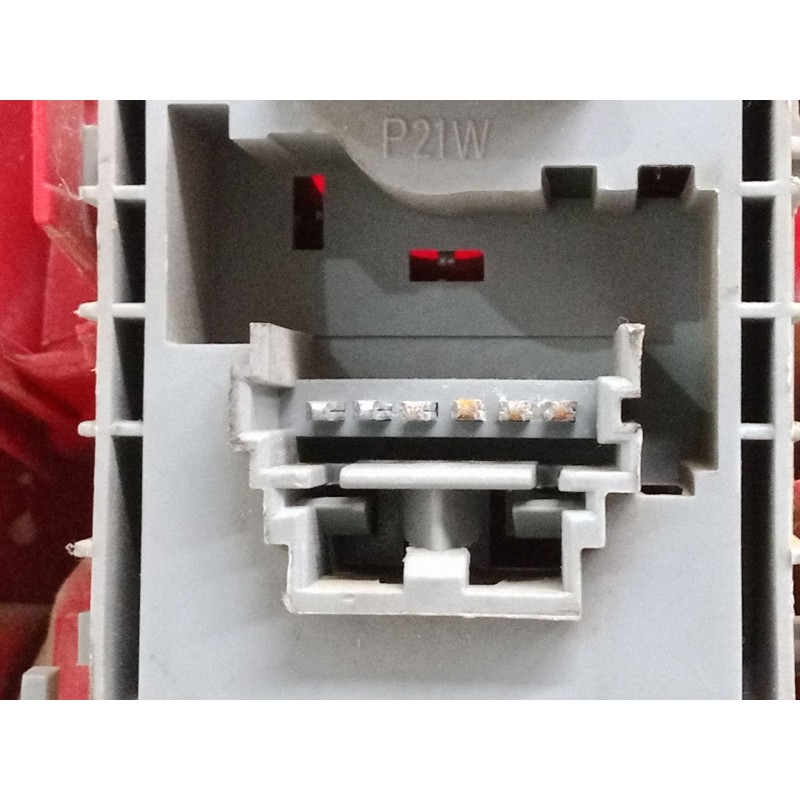 Recambio de piloto trasero derecho para renault clio ii (bb_, cb_) 1.2 16v (bb05, bb0w, bb11, bb27, bb2t, bb2u, bb2v, cb05,... r