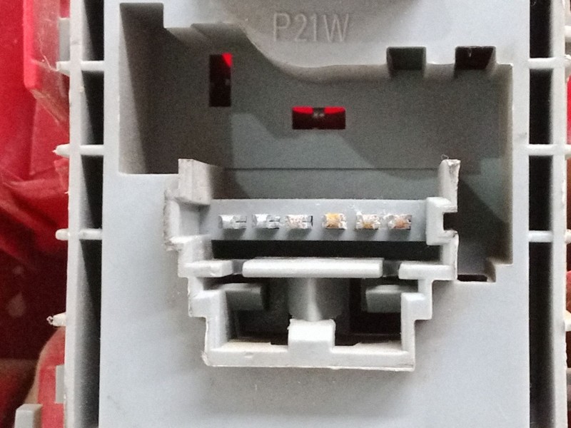 Recambio de piloto trasero derecho para renault clio ii (bb_, cb_) 1.2 16v (bb05, bb0w, bb11, bb27, bb2t, bb2u, bb2v, cb05,... r