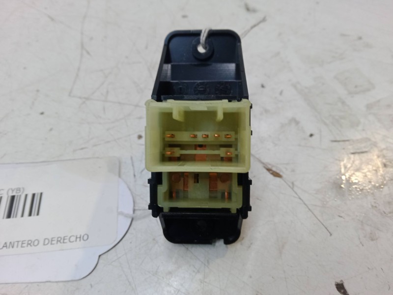 Recambio de mando elevalunas delantero derecho para kia stonic (yb) 1.0 t-gdi referencia OEM IAM   