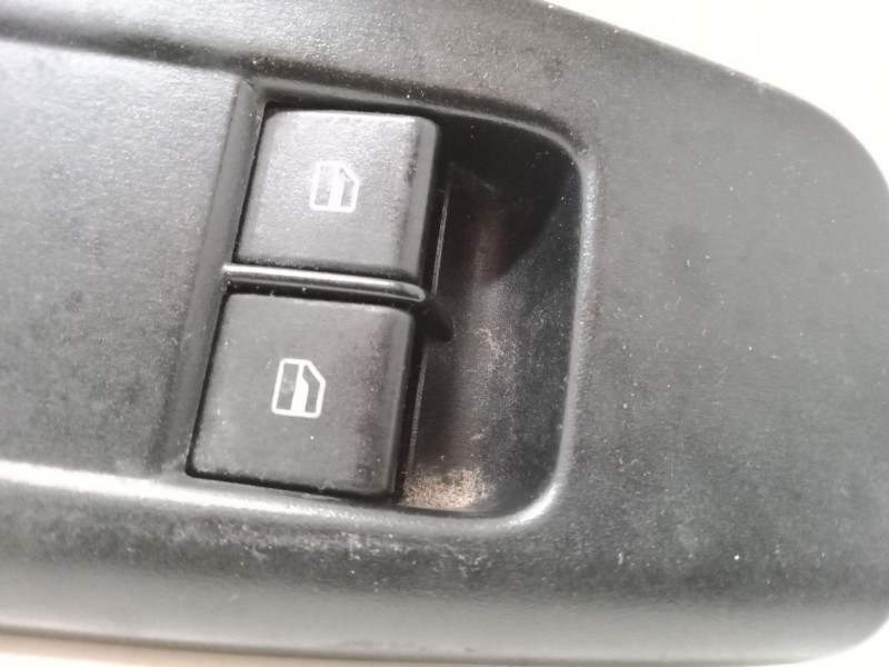 Recambio de mando elevalunas delantero izquierdo para volkswagen polo (9n_, 9a_) 1.4 16v referencia OEM IAM   