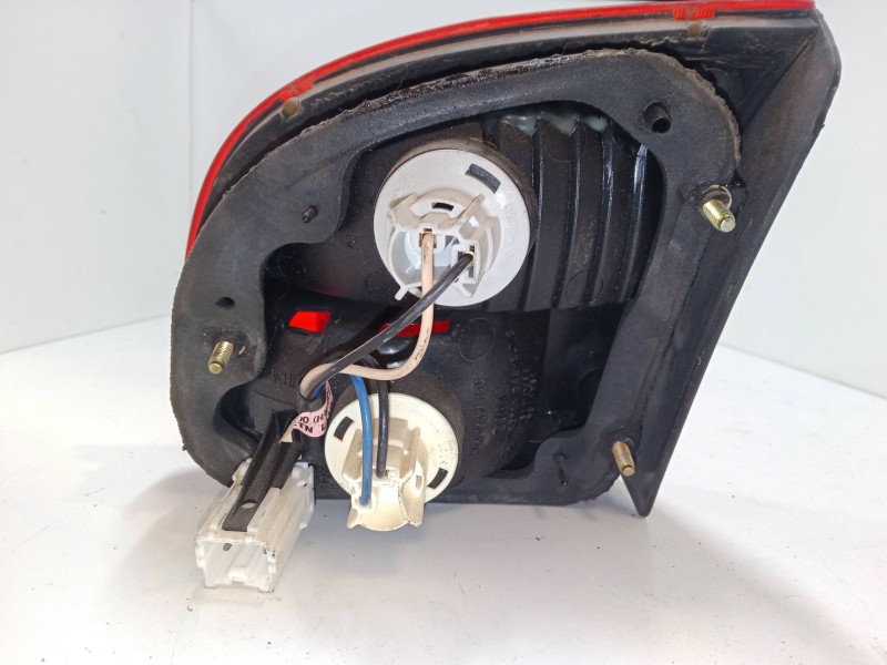 Recambio de piloto trasero porton izquierdo para daewoo lanos (klat) 1.3 referencia OEM IAM   