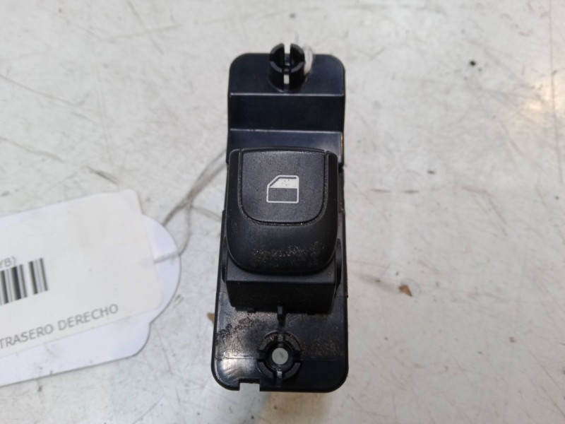 Recambio de mando elevalunas trasero derecho para kia stonic (yb) 1.0 t-gdi referencia OEM IAM   