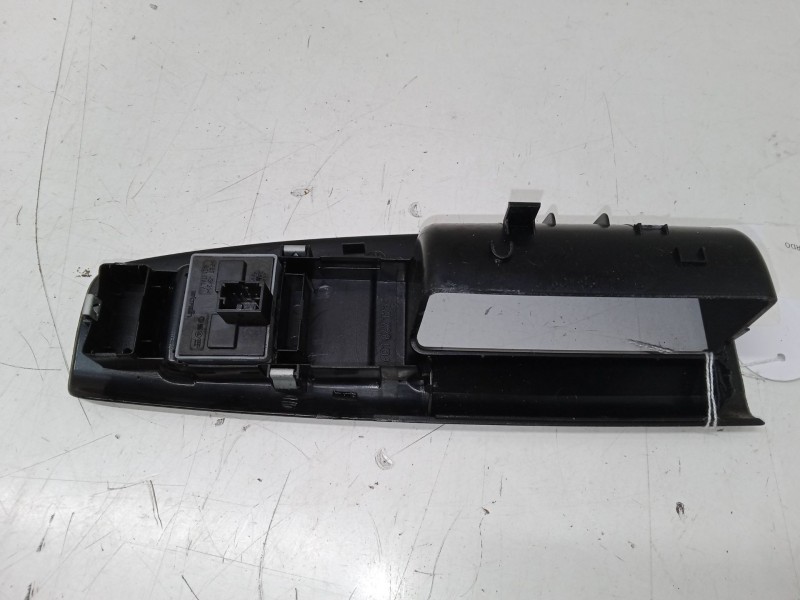 Recambio de mando elevalunas delantero izquierdo para volkswagen polo (9n_, 9a_) 1.4 16v referencia OEM IAM   