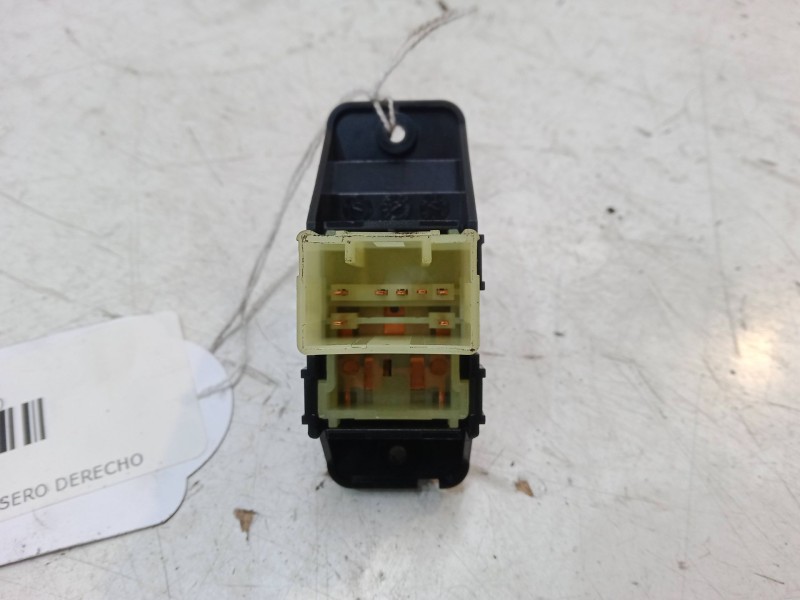 Recambio de mando elevalunas trasero derecho para kia stonic (yb) 1.0 t-gdi referencia OEM IAM   
