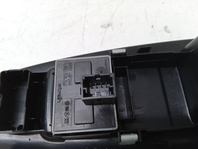 Recambio de mando elevalunas delantero izquierdo para volkswagen polo (9n_, 9a_) 1.4 16v referencia OEM IAM   