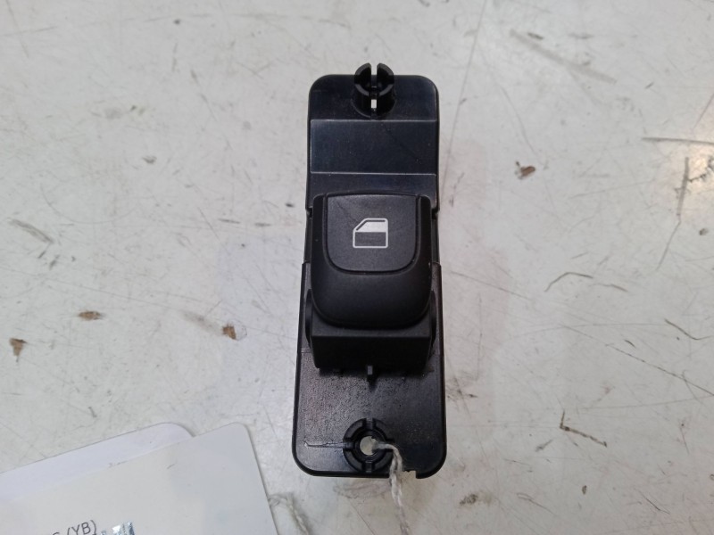 Recambio de mando elevalunas trasero izquierdo para kia stonic (yb) 1.0 t-gdi referencia OEM IAM   