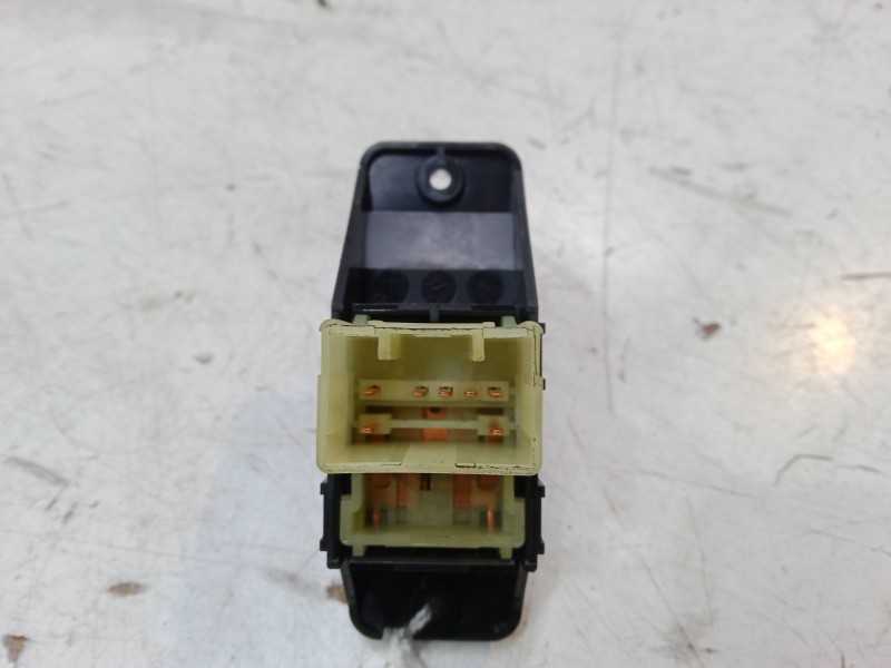 Recambio de mando elevalunas trasero izquierdo para kia stonic (yb) 1.0 t-gdi referencia OEM IAM   