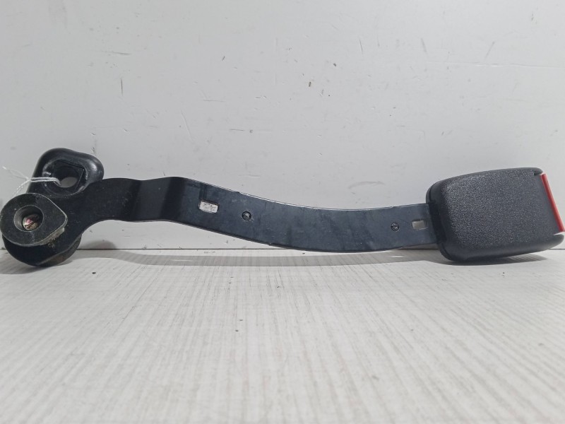 Recambio de anclaje cinturon delantero izquierdo para volkswagen golf iv (1j1) 1.6 referencia OEM IAM   