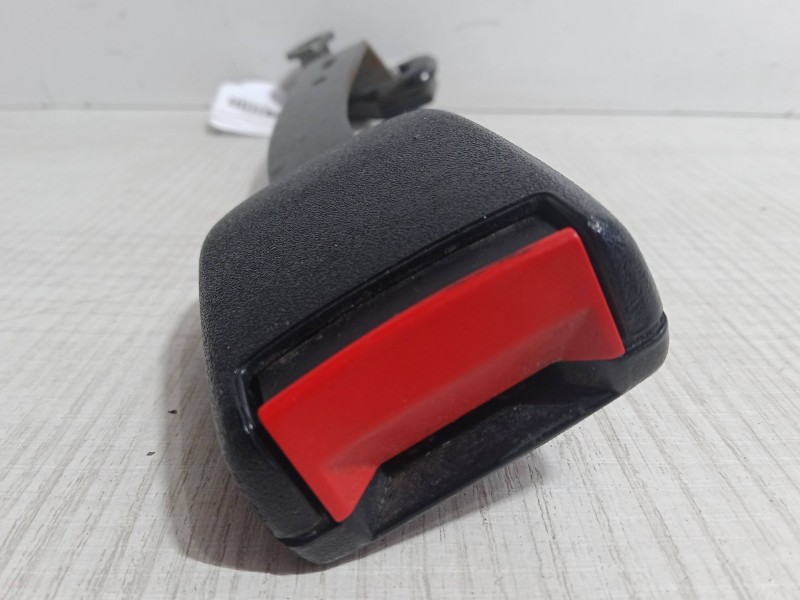 Recambio de anclaje cinturon delantero izquierdo para volkswagen golf iv (1j1) 1.6 referencia OEM IAM   