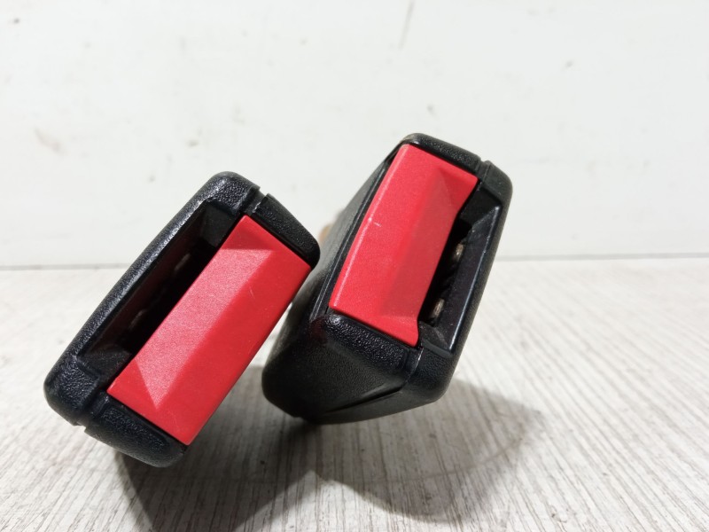 Recambio de anclaje cinturon trasero izquierdo para volkswagen golf iv (1j1) 1.6 referencia OEM IAM 1J0857488AFCN  